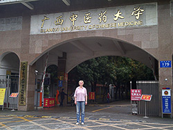 Eingang zum Campus
